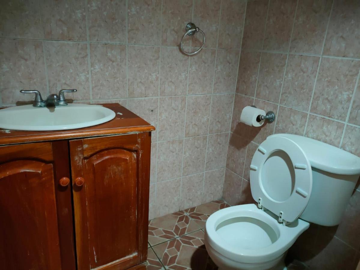 Casa Robles - Room Close To Airport #2 Манагуа Екстериор снимка